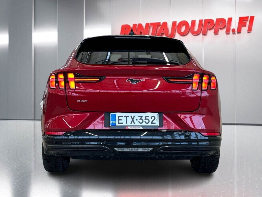 Ford Mustang Mach-E 2022 Punainen