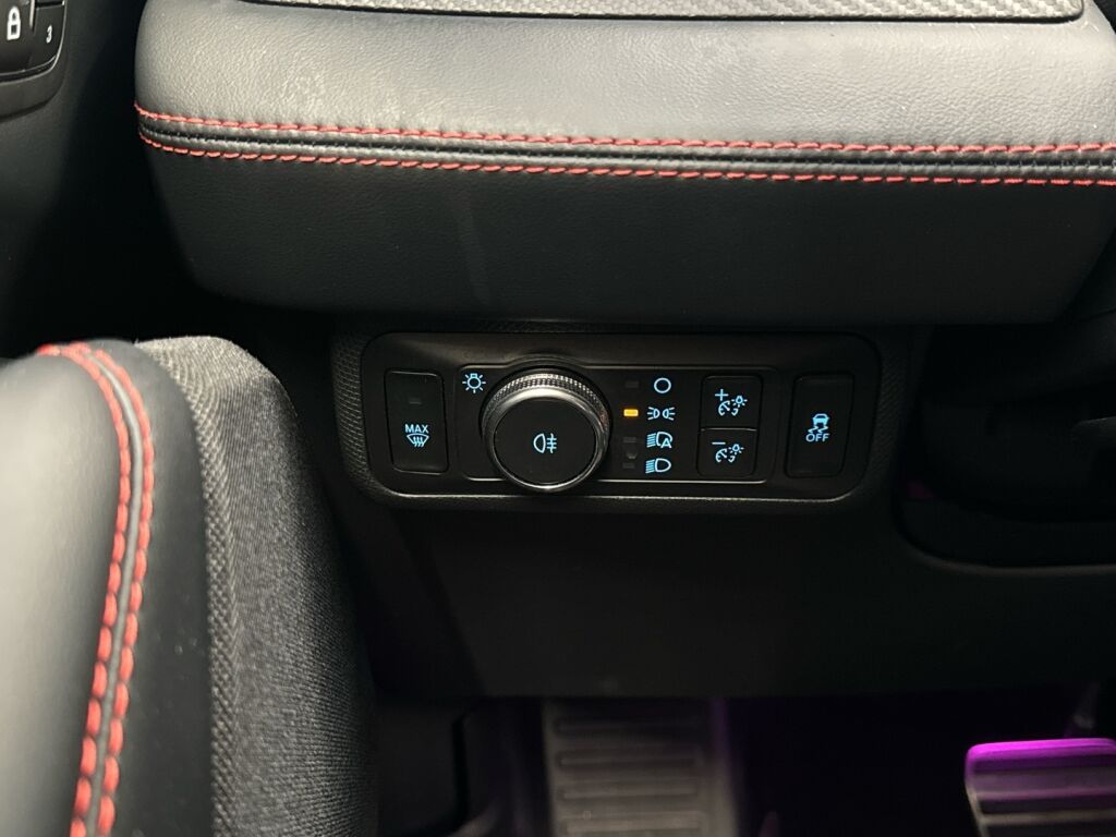 Ford Mustang Mach-E 2022 Punainen