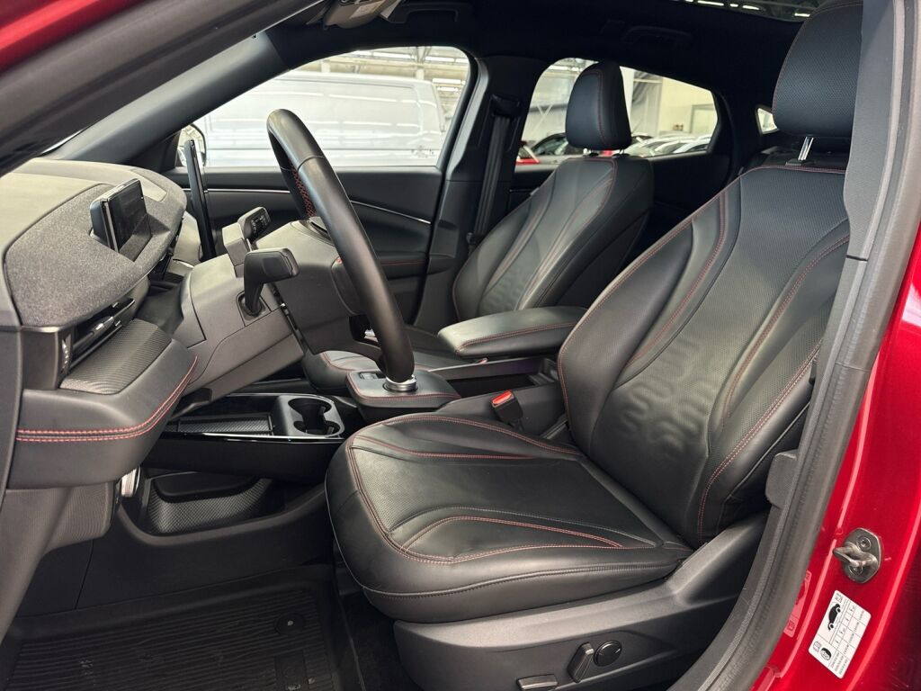 Ford Mustang Mach-E 2022 Punainen