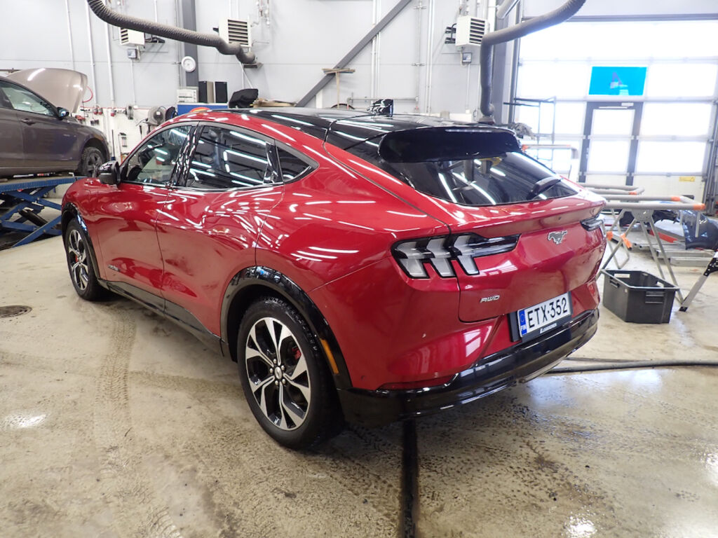 Ford Mustang Mach-E 2022 Punainen