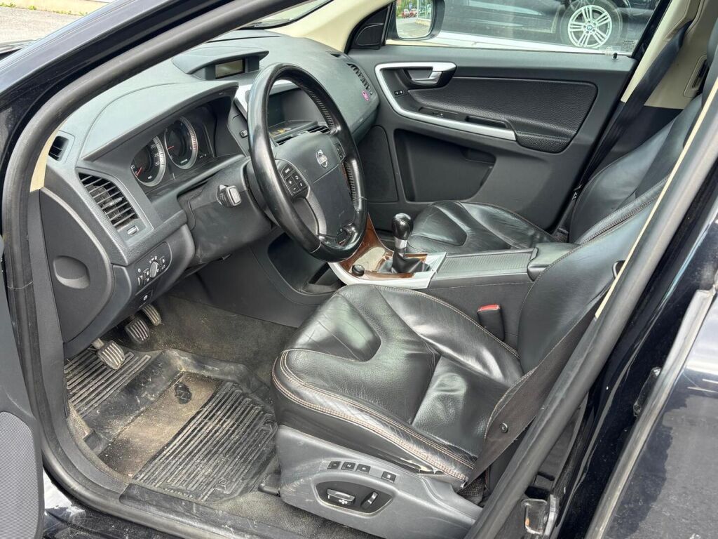 Volvo XC60 2009 Musta