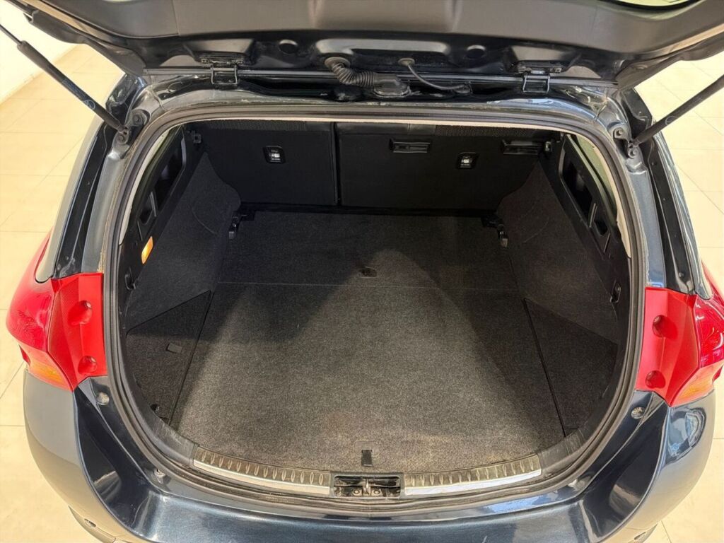 Toyota Auris 2014 Vihreä