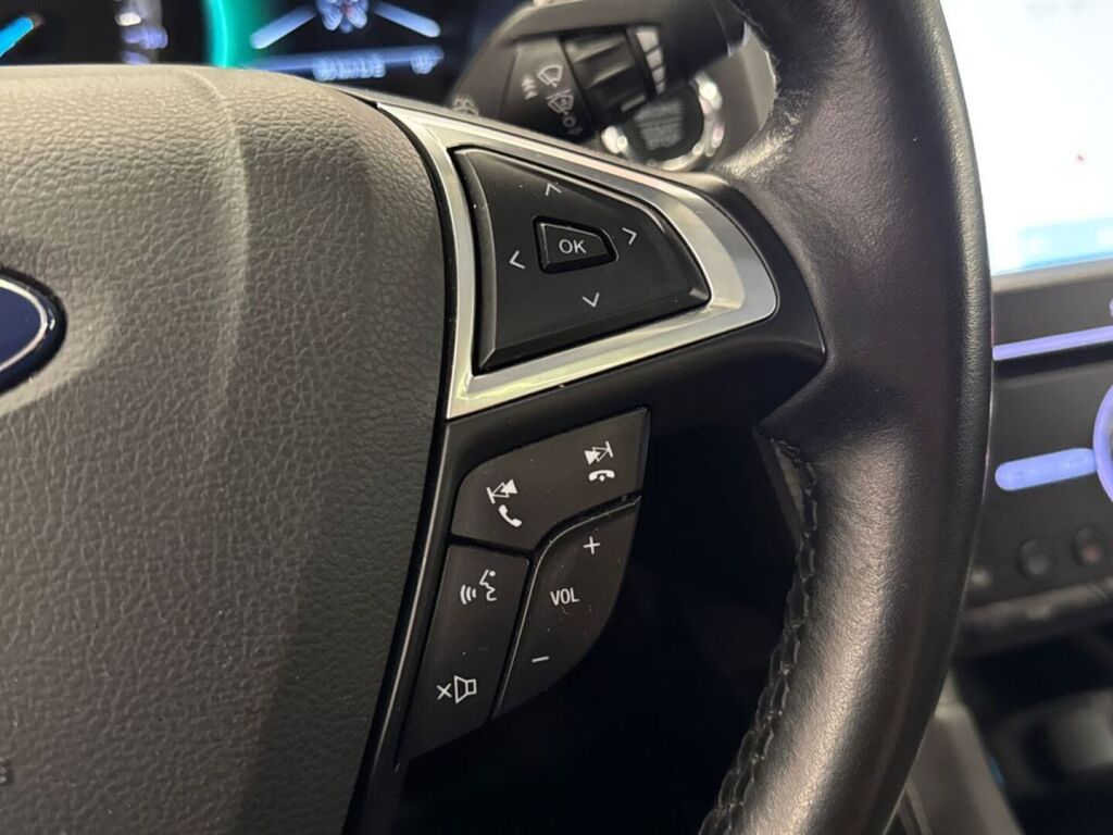 Ford Mondeo 2019 Musta