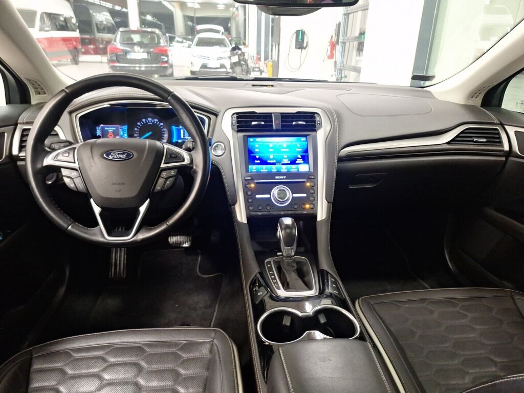 Ford Mondeo 2019 Musta