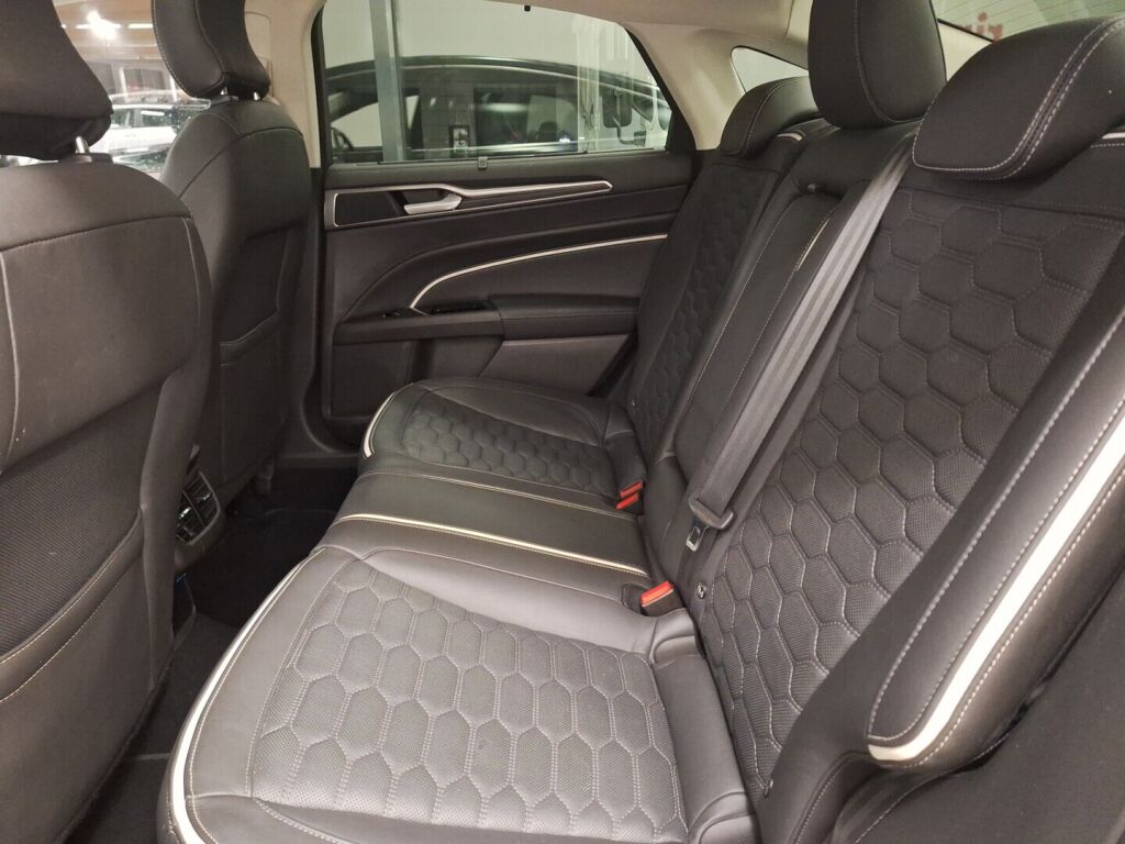 Ford Mondeo 2019 Musta