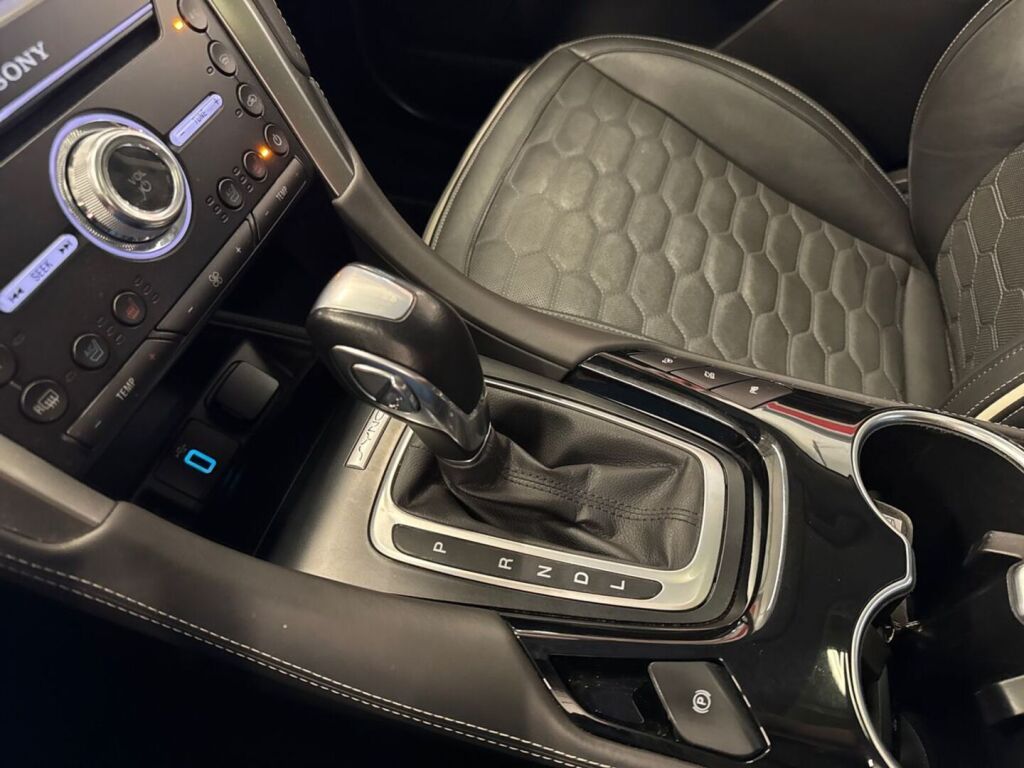 Ford Mondeo 2019 Musta