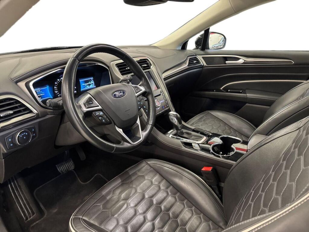 Ford Mondeo 2019 Musta