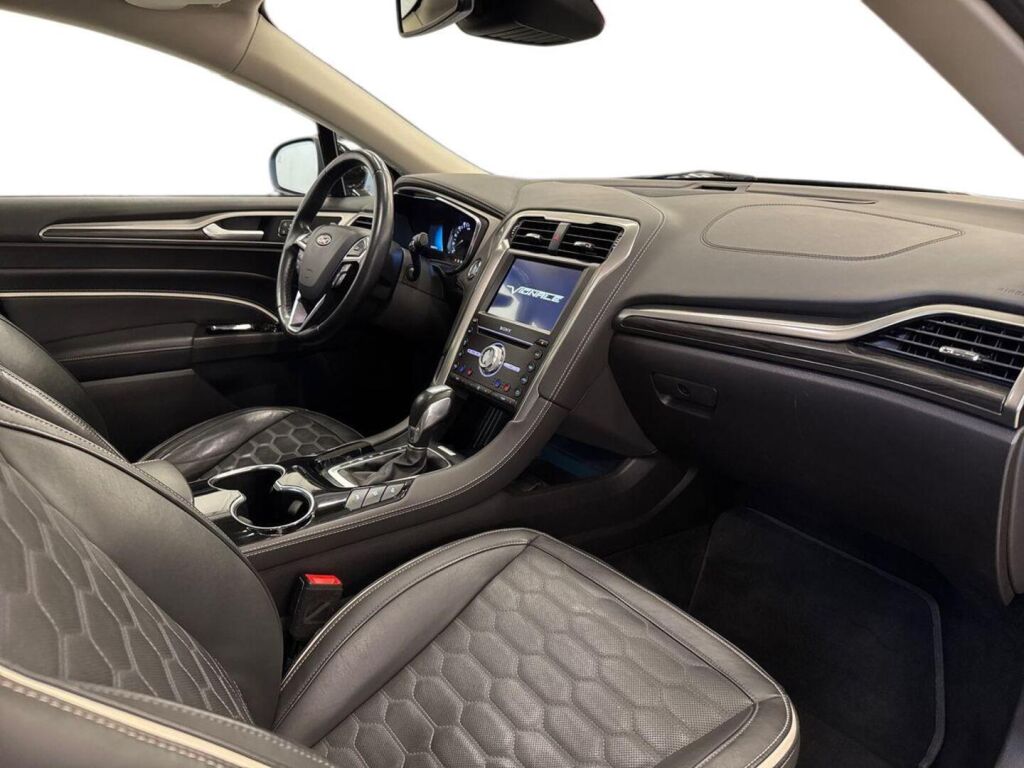 Ford Mondeo 2019 Musta