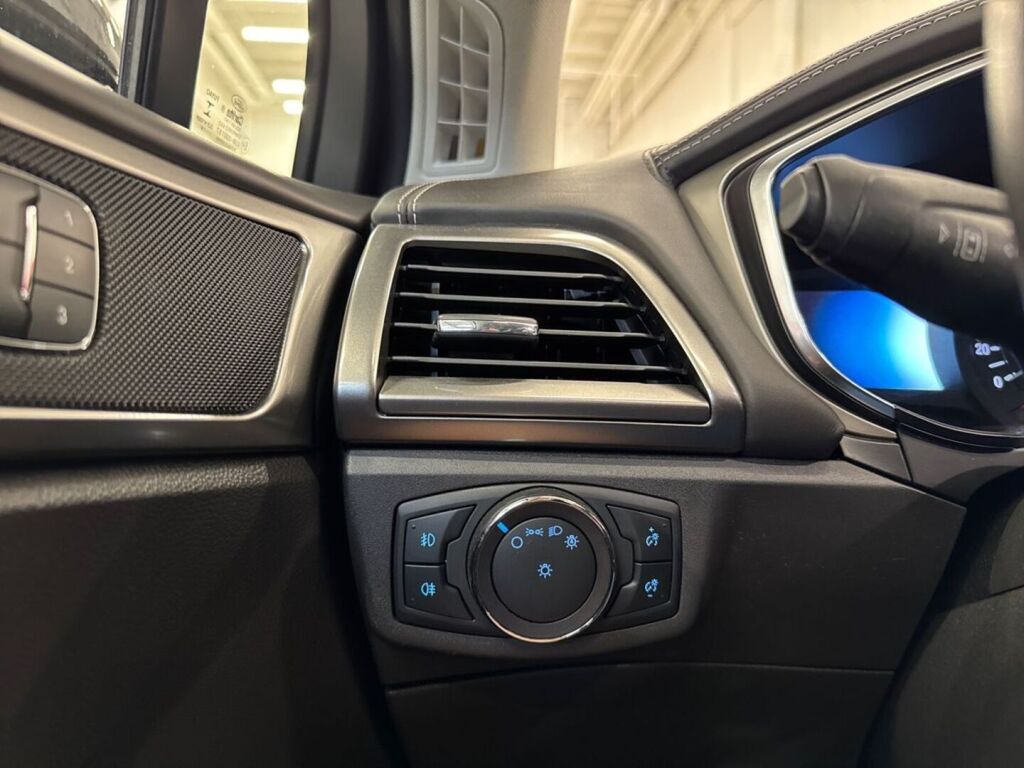 Ford Mondeo 2019 Musta
