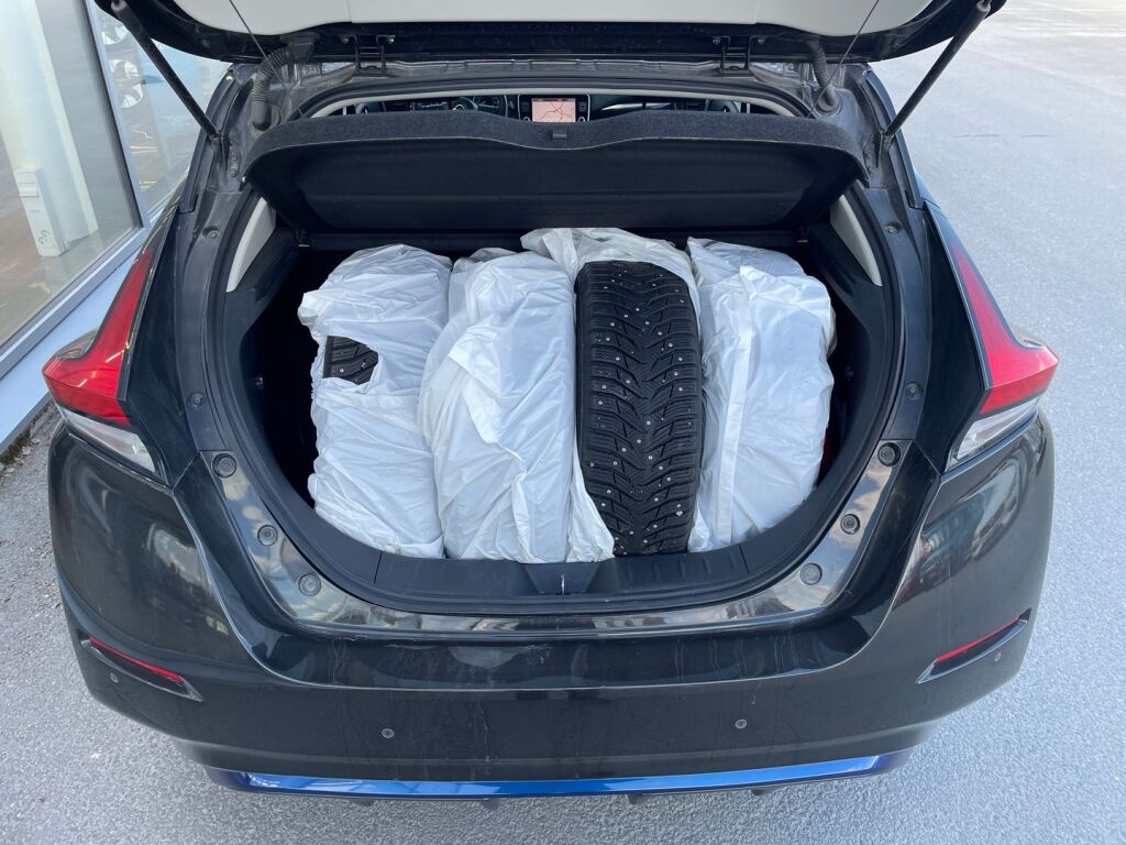 Nissan Leaf 2022 Musta