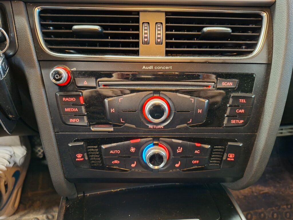 Audi A4 2013 Sininen
