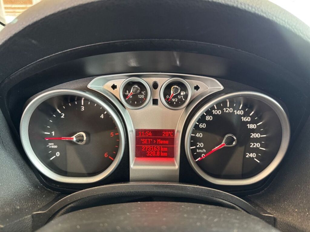 Ford Kuga 2012 Ruskea (beige)