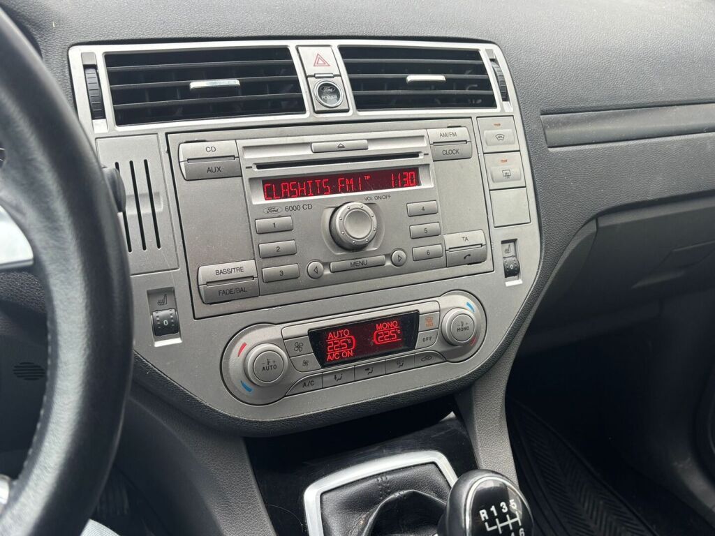 Ford Kuga 2012 Ruskea (beige)