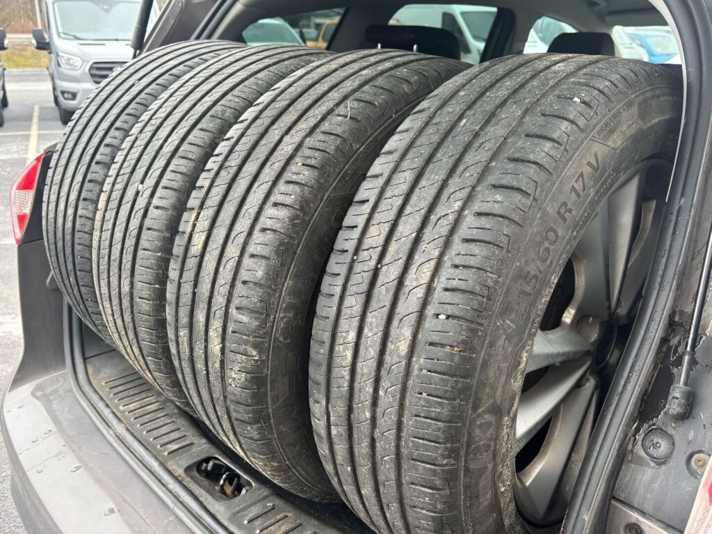 Ford Kuga 2012 Ruskea (beige)