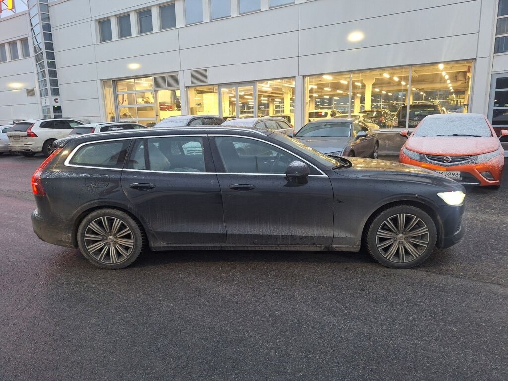 Volvo V60 2019 Musta