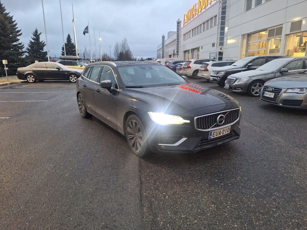 Volvo V60 2019 Musta