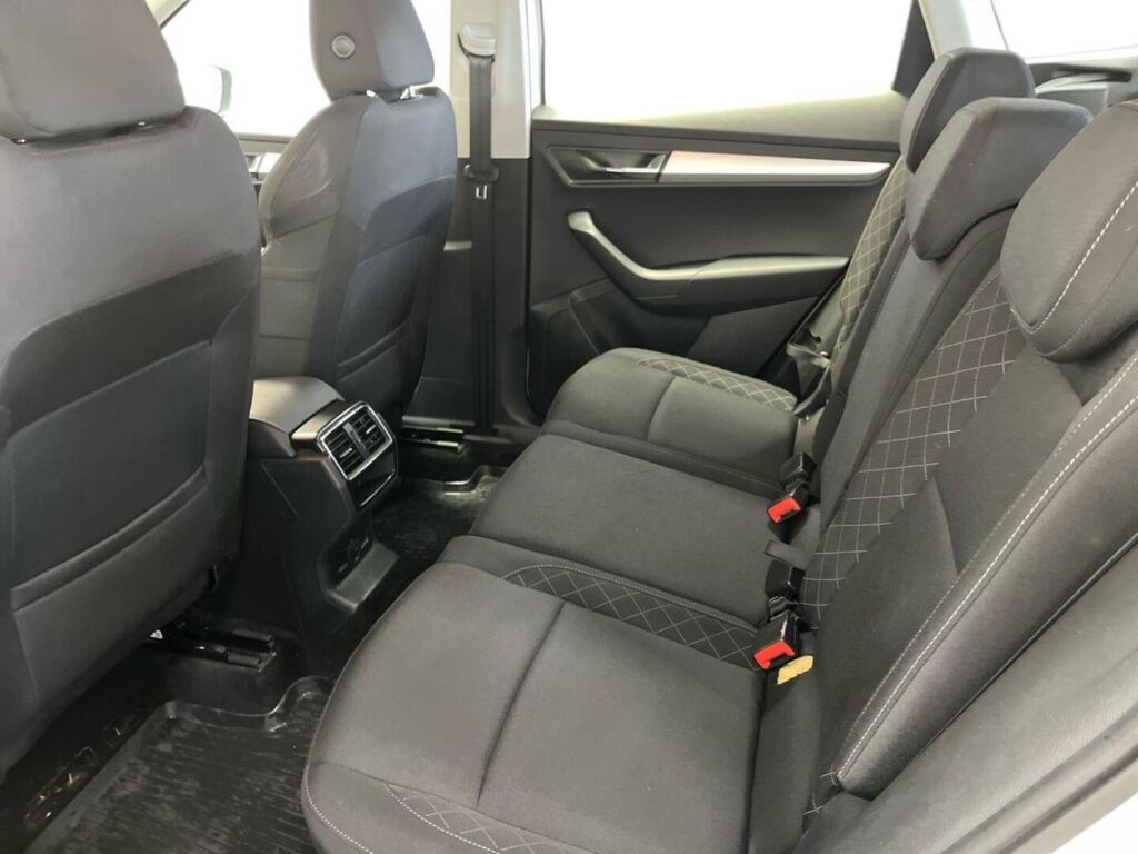 Skoda Karoq 2018 Valkoinen
