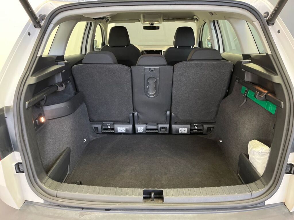 Skoda Karoq 2018 Valkoinen
