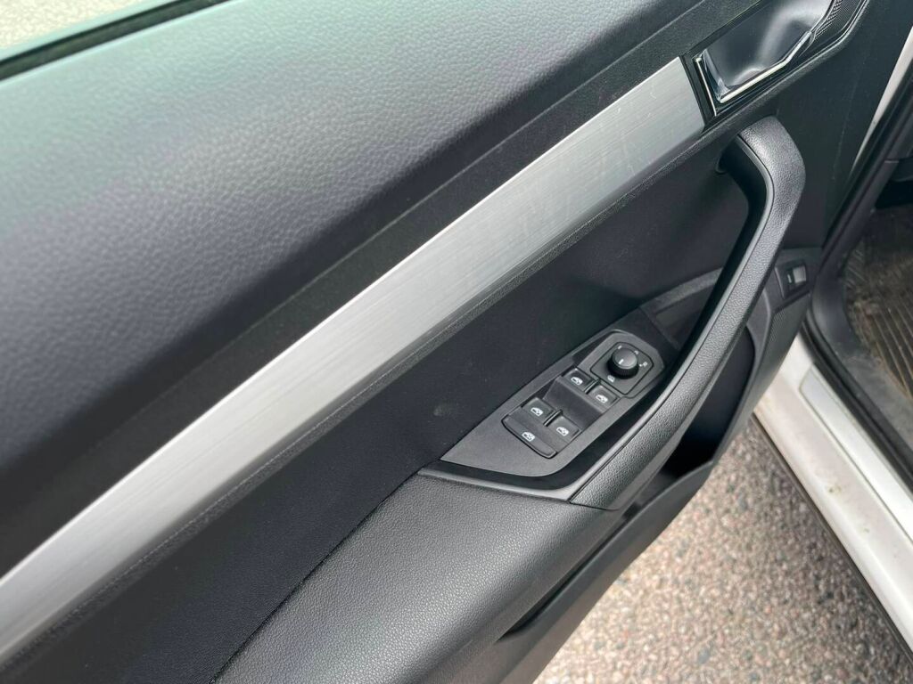Skoda Karoq 2018 Valkoinen