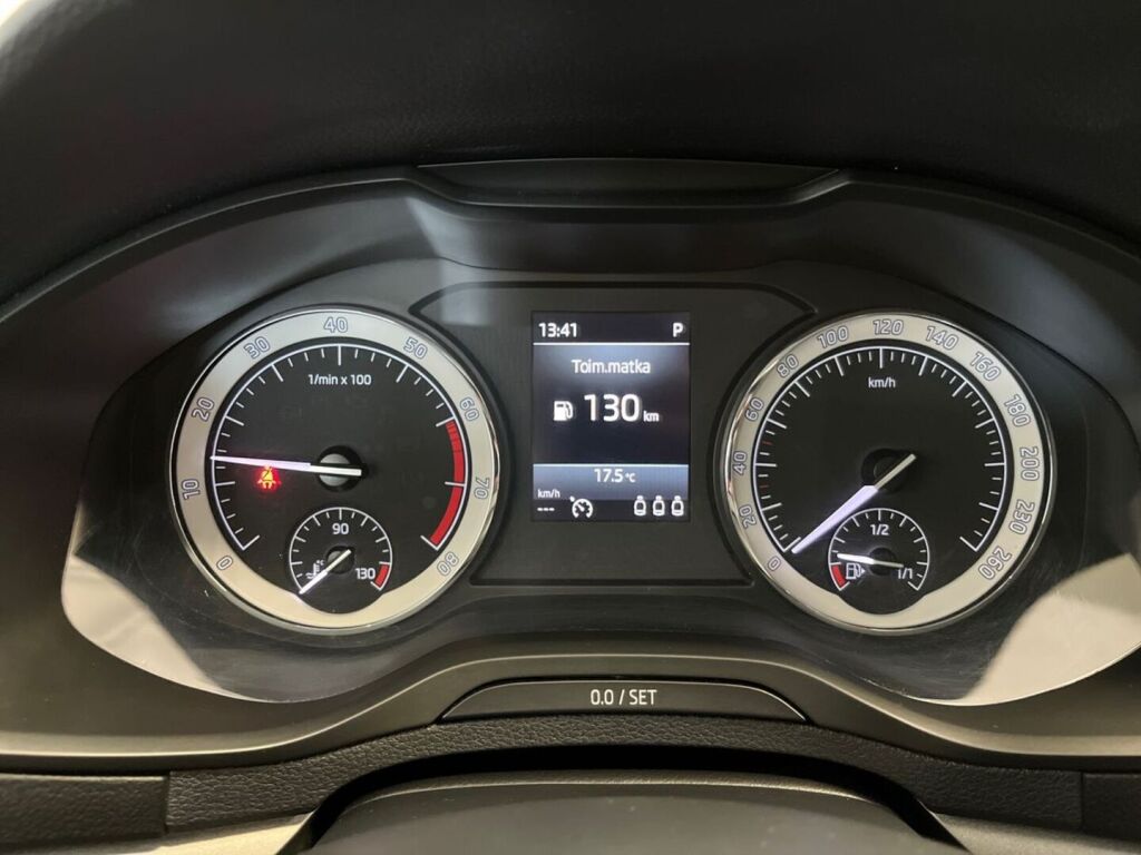 Skoda Karoq 2018 Valkoinen
