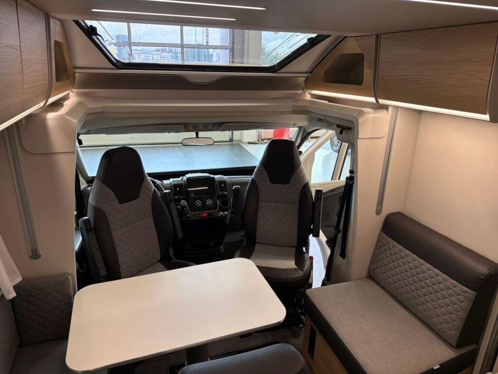 Adria MATRIX AXESS 670 SC 2022 Valkoinen