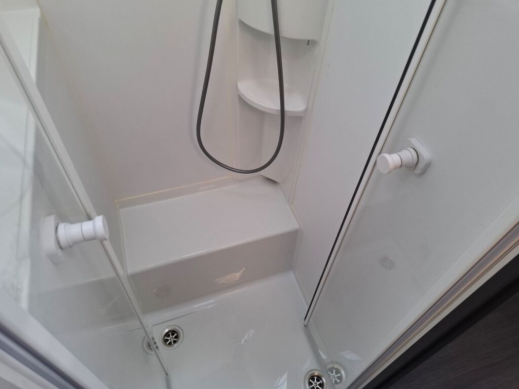 Adria MATRIX AXESS 670 SC 2022 Valkoinen