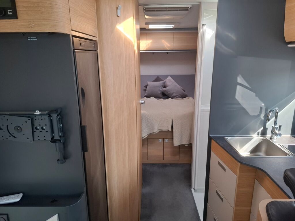 Adria MATRIX AXESS 670 SC 2022 Valkoinen