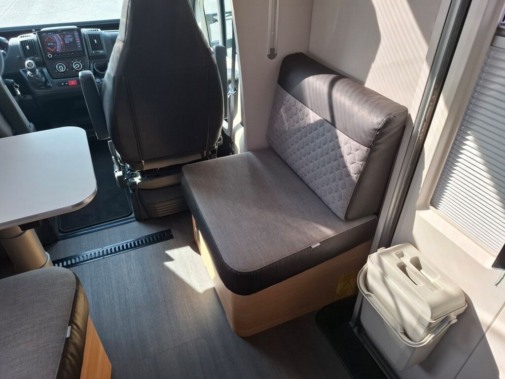 Adria MATRIX AXESS 670 SC 2022 Valkoinen
