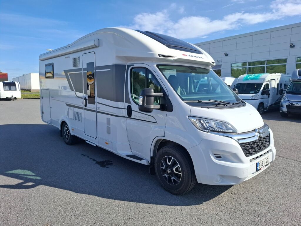 Adria MATRIX AXESS 670 SC 2022 Valkoinen
