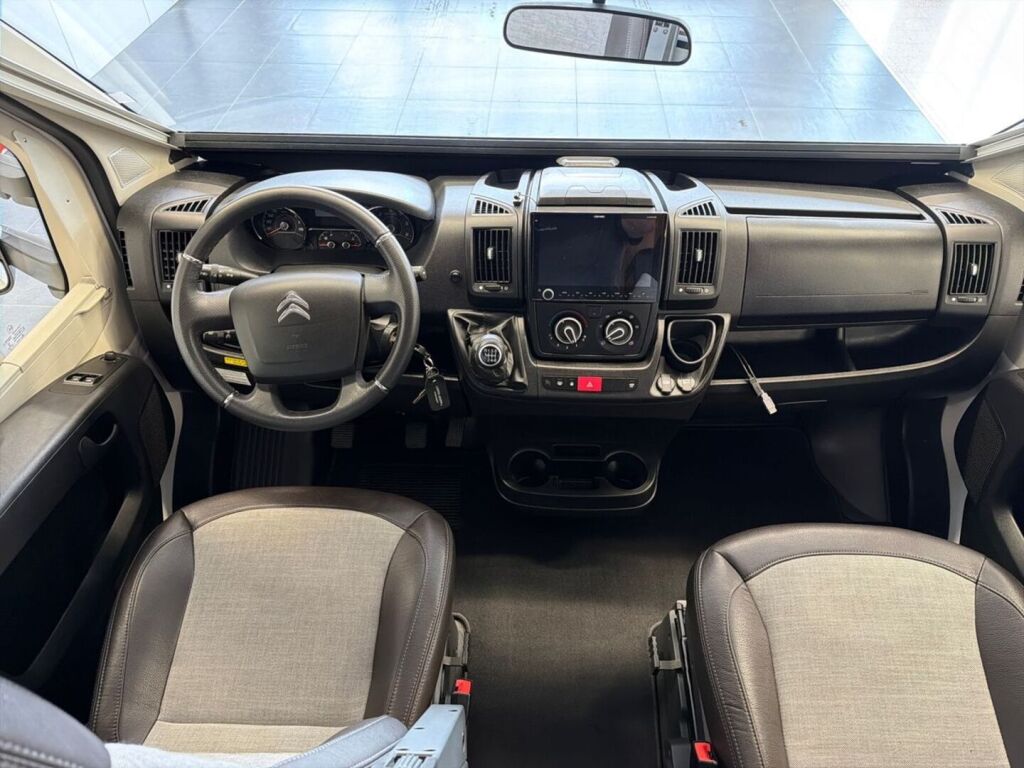 Adria MATRIX AXESS 670 SC 2022 Valkoinen