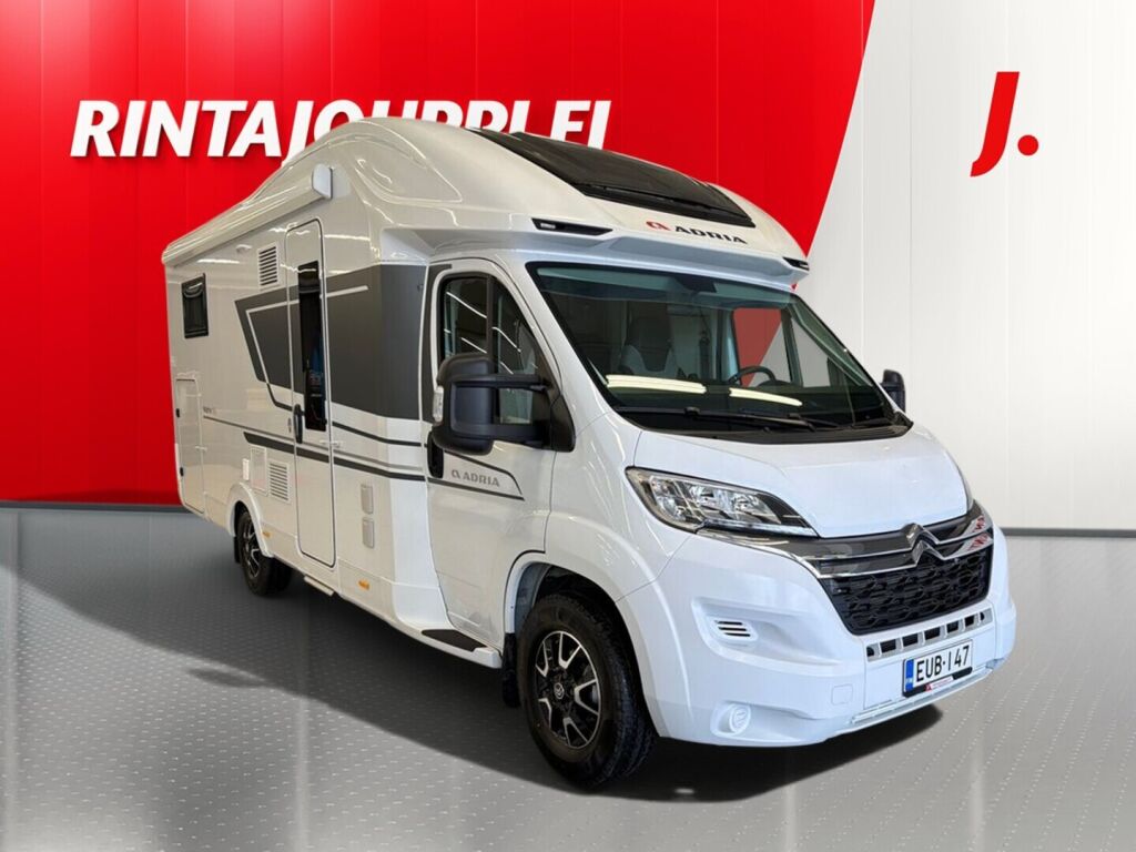 Adria MATRIX AXESS 670 SC 2022 Valkoinen