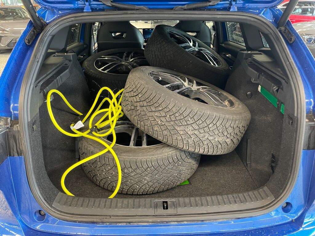 Skoda Enyaq 2023 met.sininen