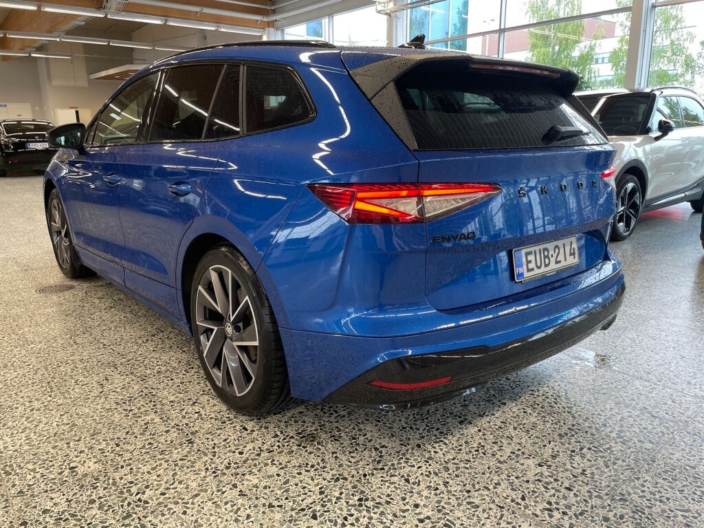 Skoda Enyaq 2023 met.sininen