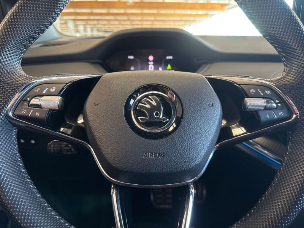 Skoda Enyaq 2023 met.sininen