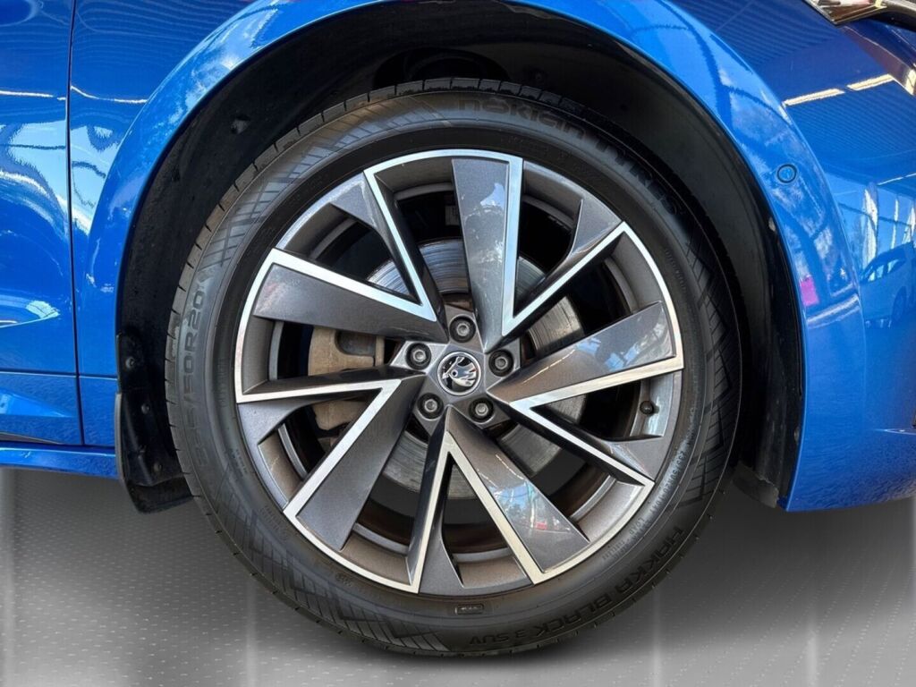 Skoda Enyaq 2023 met.sininen