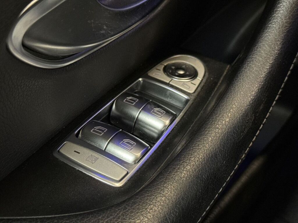 Mercedes-Benz E 2023 Musta