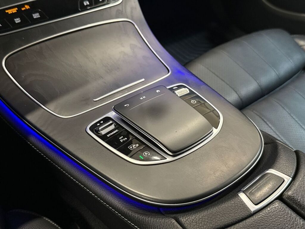 Mercedes-Benz E 2023 Musta