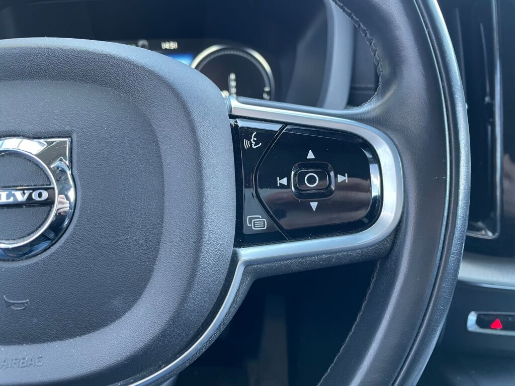 Volvo XC60 2018 Musta