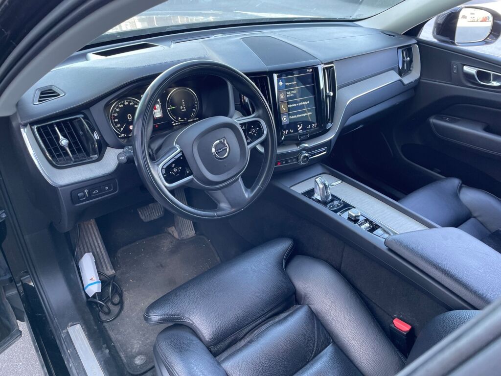 Volvo XC60 2018 Musta