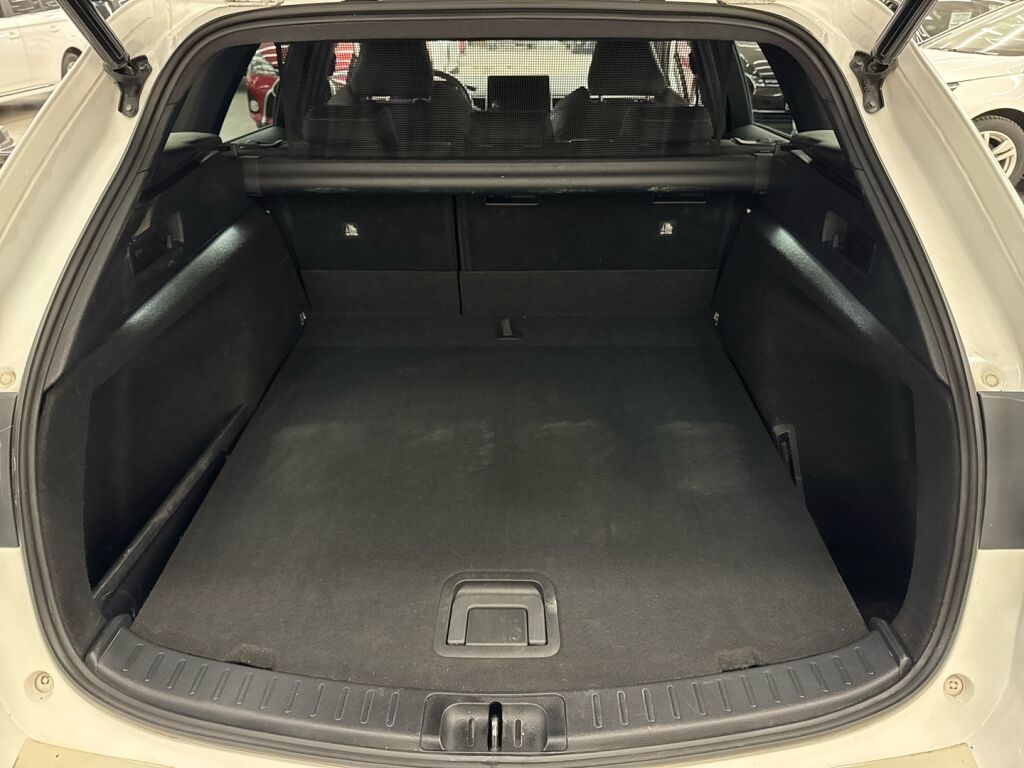 Toyota Corolla 2022 Valkoinen