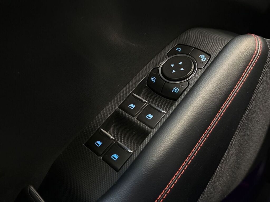 Ford Mustang Mach-E 2022 Punainen