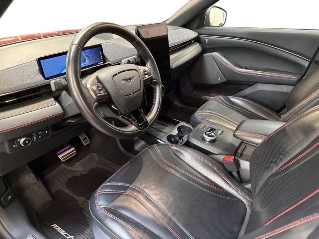 Ford Mustang Mach-E 2022 Punainen