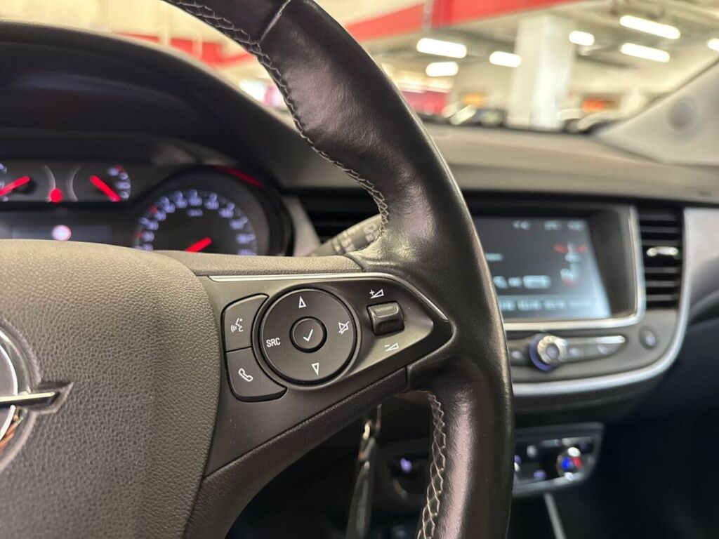 Opel Crossland 2022 Punainen