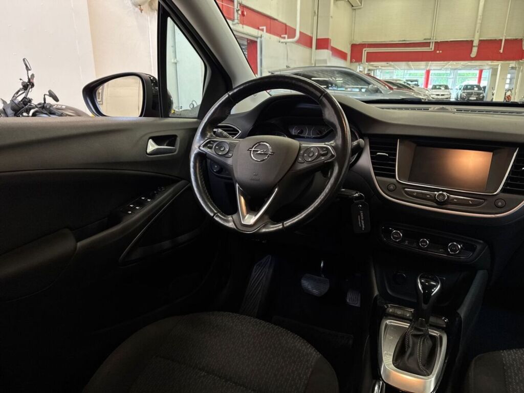 Opel Crossland 2022 Punainen