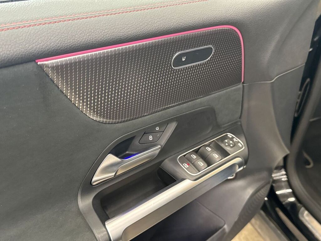 Mercedes-Benz EQB 2022 Musta