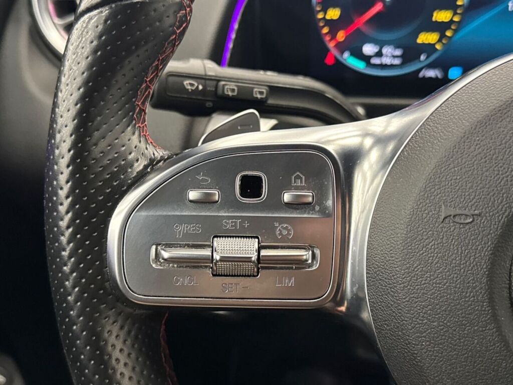 Mercedes-Benz EQB 2022 Musta
