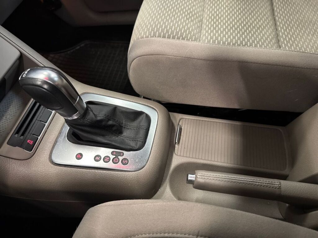 Volkswagen Golf Plus 2011 Ruskea (beige)
