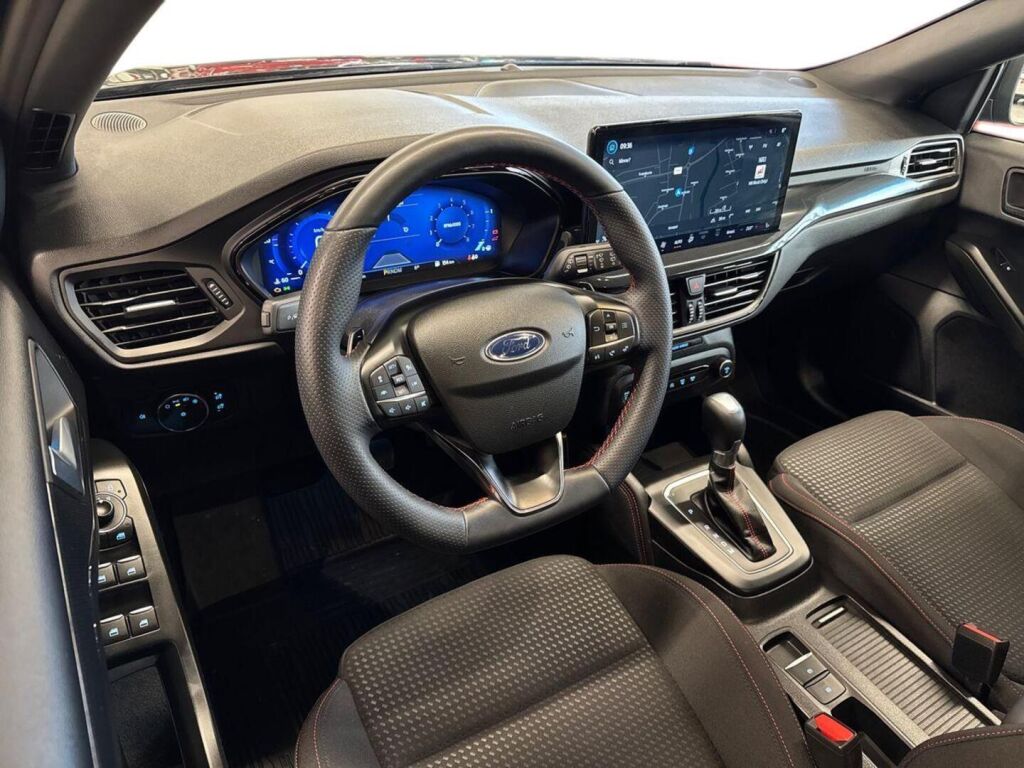 Ford Focus 2022 Metallinhohto Musta (Agate Black Metallic)