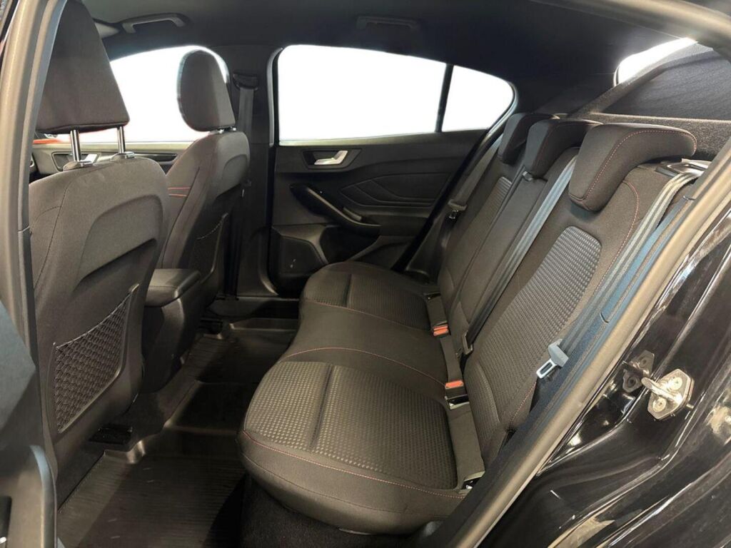 Ford Focus 2022 Metallinhohto Musta (Agate Black Metallic)