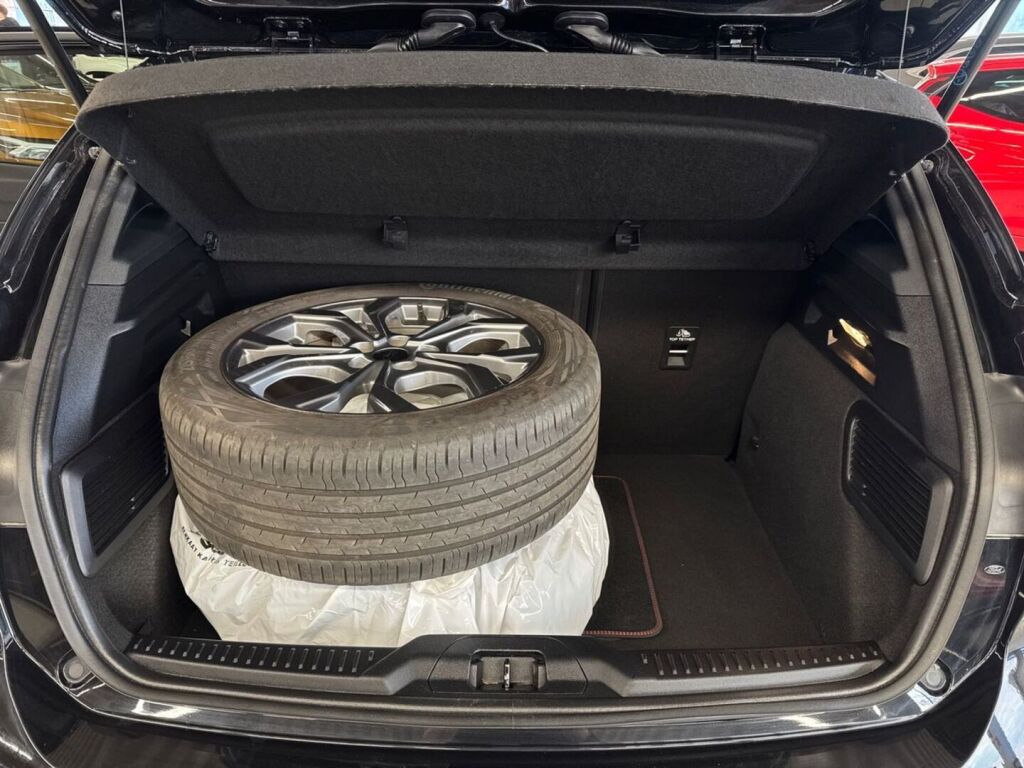 Ford Focus 2022 Metallinhohto Musta (Agate Black Metallic)